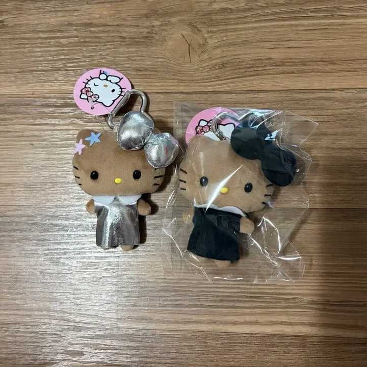 [BUNJANG] Sanrio Hello Kitty Tanned Mini Dolls (Bundle Set) / 새상품)태닝 키티 헬로키티 미니 인형2개 일괄