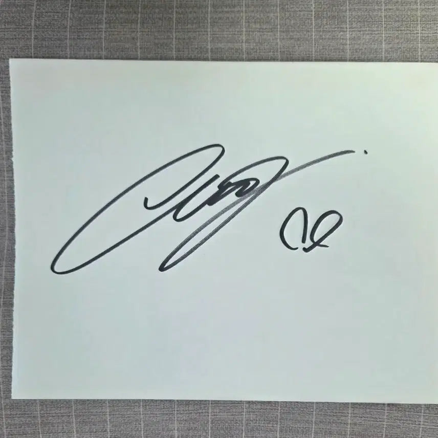 [BUNJANG] Go Youn Jung Autographed Signed Poster / 고윤정 친필 싸인지
