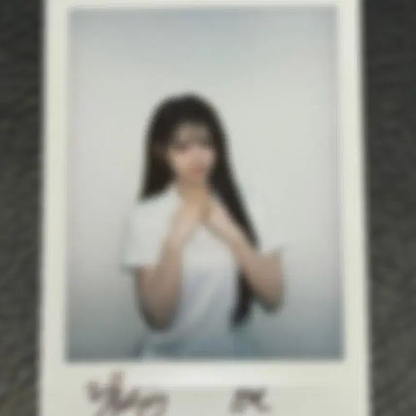 [BUNJANG] tripleS Yoonbin Signed Polaroid / tripleS 트리플에스 공유빈 싸인 폴라로이드