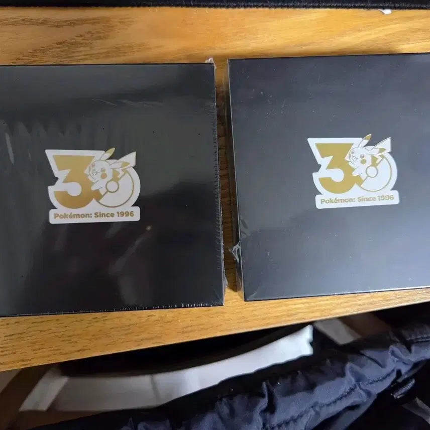 [BUNJANG] Pokemon Store 30th Anniversary Badge August / 포켓몬스토어30주년기념뱃지 8월