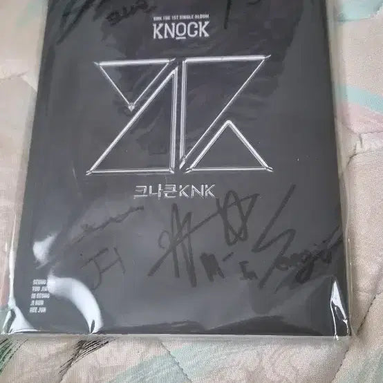[BUNJANG] KNK 1st Single Album KNOCK Signed Sealed Album / (미개봉) 크나큰 사인음반