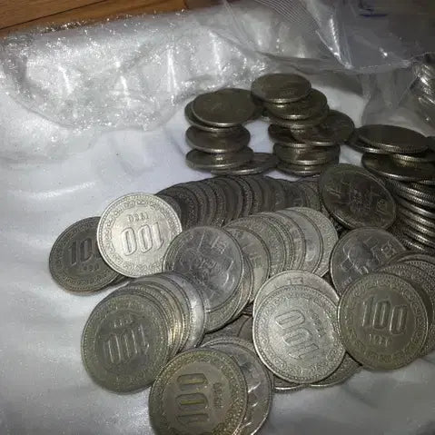 [BUNJANG] 1980 100 Won Coin Bundle (30 Coins) / 100원 동전 30개 1980년 중고