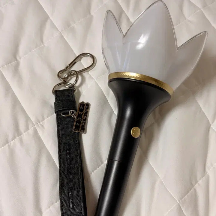 [BUNJANG] BIGBANG 20th Anniversary Concert Light Stick Bundle / 20주년 뱅봉 + 핸드 스트랩 + 크로스 스트랩
