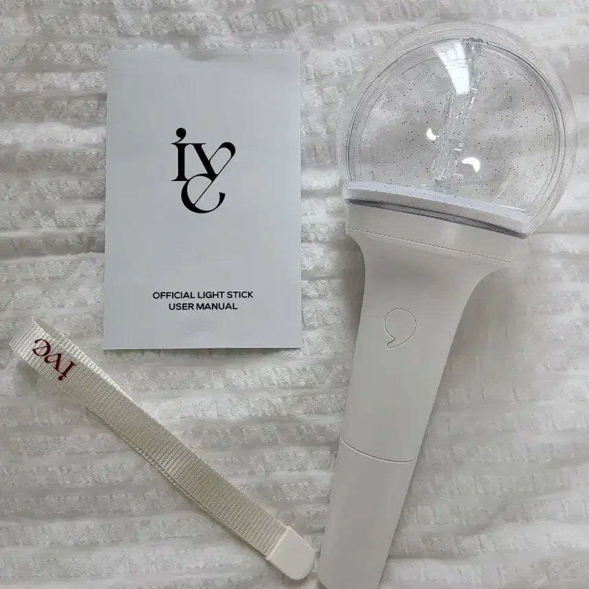 [BUNJANG] IVE Official Light Stick (Full Box / Strap Included) / IVE 아이브 공식 응원봉 (풀박스/스트랩 포함)