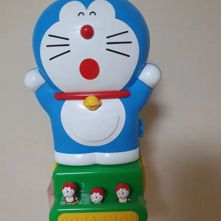 [BUNJANG] Vintage Doraemon Rolling Luggage / 고전 도라에몽 캐리어(구매시 도라에몽 인형 서비스증정)