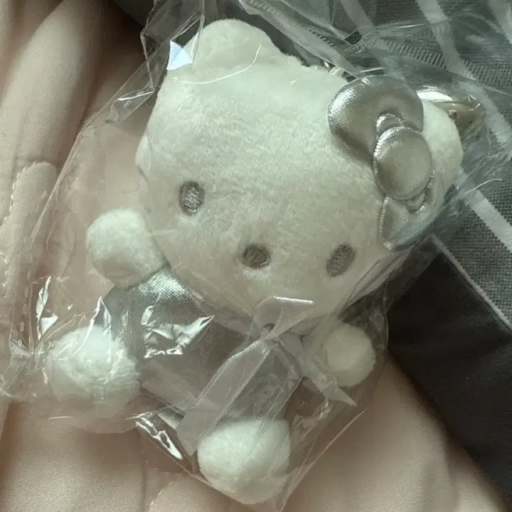 [BUNJANG] Sanrio Hello Kitty Silver Heart Charm Doll Keychain / 산리오 헬로키티 실버 하트 참 인형 키링