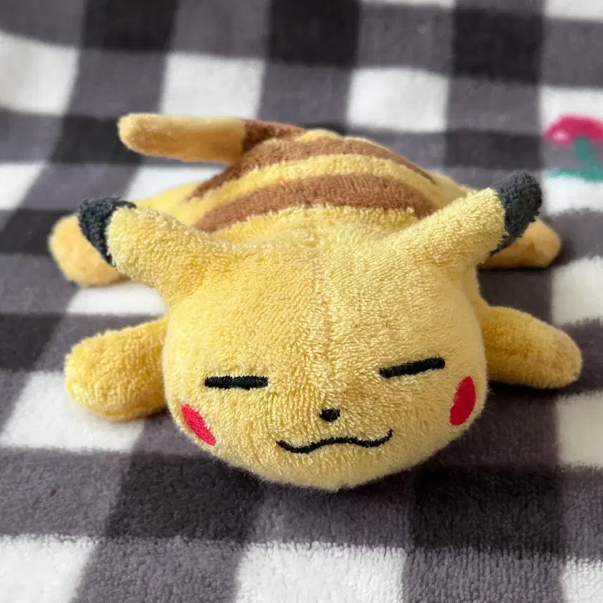 [BUNJANG] TOMY Pikachu Sleeping Flat Plush Toy (1999) / 레어 포켓몬 고전 토미 잠자는 피카츄 납작이 인형 TOMY