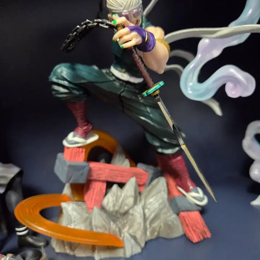 [BUNJANG] Demon Slayer Tengen Uzui Figure / 귀멸의 칼날 텐겐 우즈이 피규어
