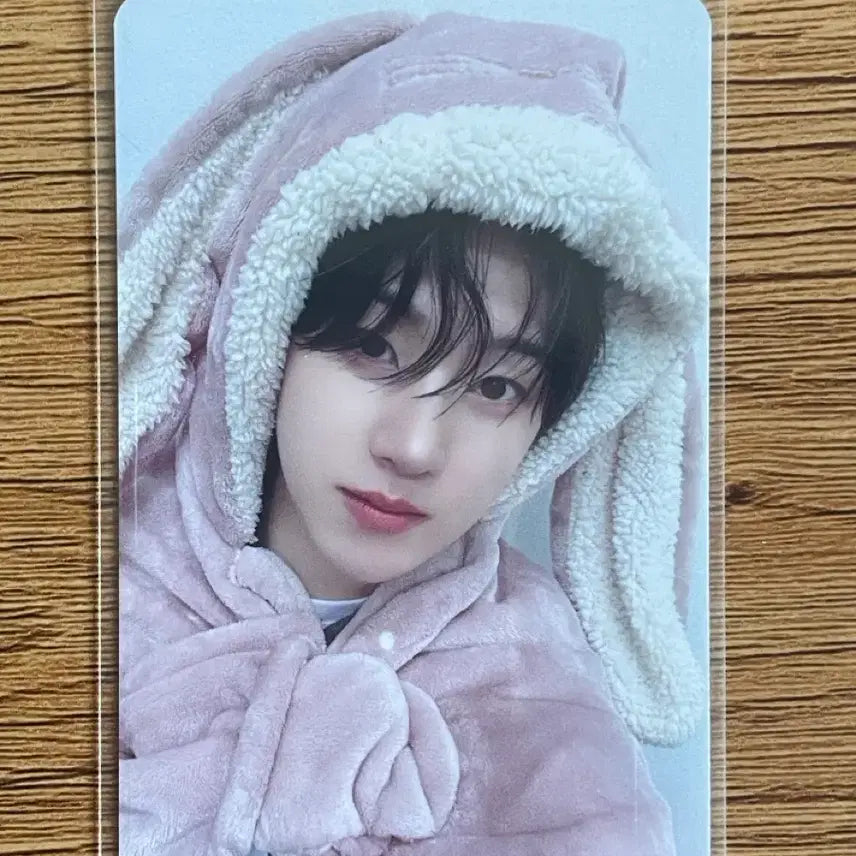 [BUNJANG] Kickflip Gyehun Rabbit Blanket Photocard / 킥플립 계훈 토끼담요 포카 판매