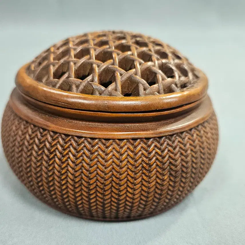 [BUNJANG] Wooden Incense Burner with Intricate Mesh Carving / 촘촘한 그물망 형태로 조각되어 있는 나무 향로