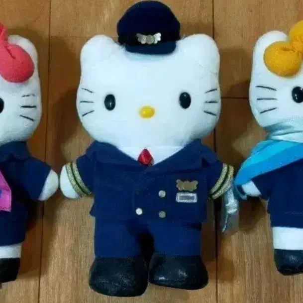 [BUNJANG] Sanrio Hello Kitty Pilot Daniel Mascot Plush / 승무원키티스튜디어스키티파일럿다니엘공항