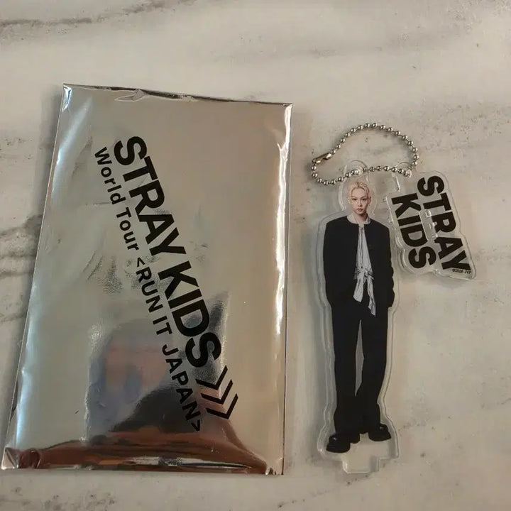 [BUNJANG] Stray Kids Felix Japan Run *it* Acrylic Stand Charm / 스키즈 필릭스 일본 런잇 구즈 아크릴 스탠드 참 ACRYLIC STAND CHARM