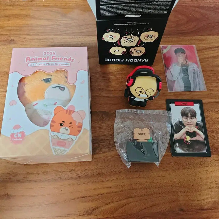 [BUNJANG] T1 Esports Owner Dolls Bundle Set (2 Types) with Photocards / T1 티원 오너 인형 2종 일괄 판매 / 중국 한정 애니멀즈 아이스크림 / 춘식이 피규어 오식이 / 포토카드 포함