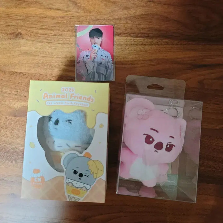 [BUNJANG] T1 Faker Animals Ice Cream &amp; Cherry Blossom Plush Bundle Set (Includes Photocard) / T1 티원 페이즈 인형 2종 일괄 판매 / 중국 한정 애니멀즈 아이스크림 / 애니멀즈 벚꽃 / 포토카드 포함