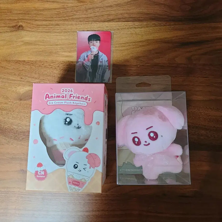 [BUNJANG] T1 Keria "Animals" Ice Cream &amp; Cherry Blossom Plush Set (2 Types, Photocard Included) / T1 티원 케리아 인형 2종 일괄 판매 / 중국 한정 애니멀즈 아이스크림 / 애니멀즈 벚꽃 / 포토카드 포함