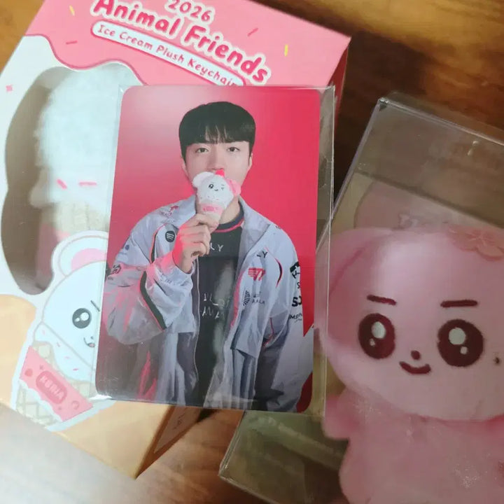 [BUNJANG] T1 Keria "Animals" Ice Cream &amp; Cherry Blossom Plush Set (2 Types, Photocard Included) / T1 티원 케리아 인형 2종 일괄 판매 / 중국 한정 애니멀즈 아이스크림 / 애니멀즈 벚꽃 / 포토카드 포함