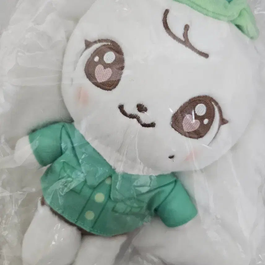 [BUNJANG] IVE Minive Everland 01 Jang Wonyoung Plush Doll / 미개봉 아이브 ive 미니브 minive 에버랜드01 캐스트 플러시 인형 장원영 체리