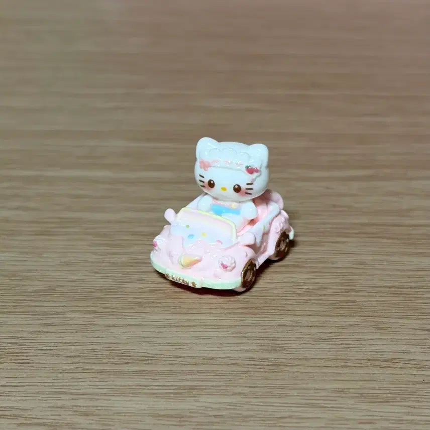 [BUNJANG] Miniature Kitty Dessert Car / 미니어쳐 키티 디저트 자동차