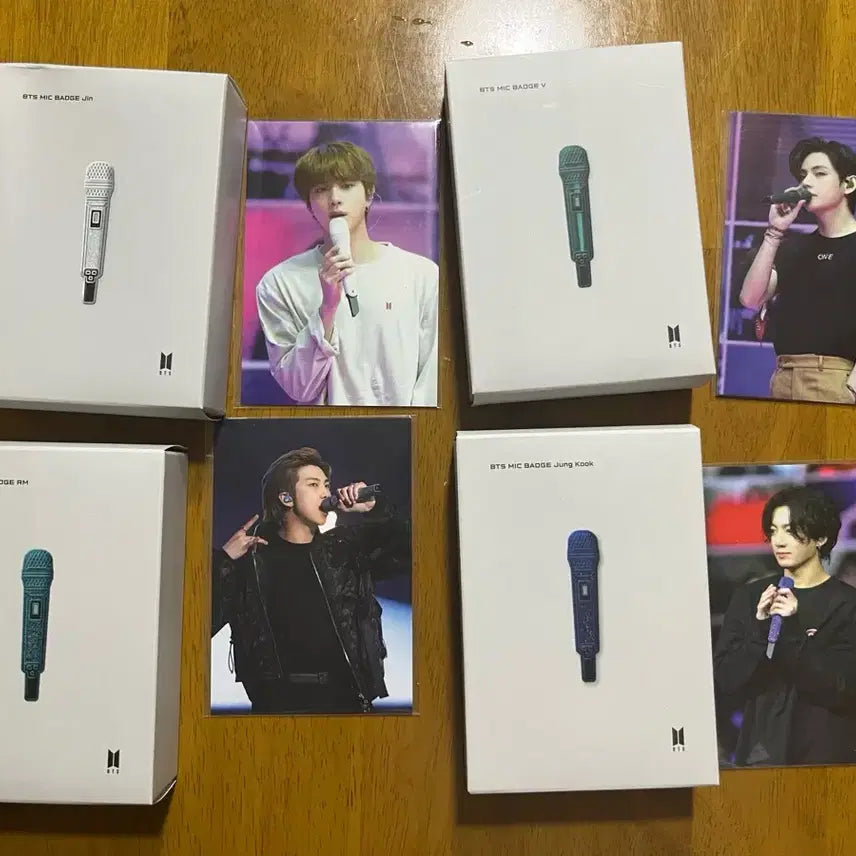 [BUNJANG] BTS HYBE Microphone Badge Bundle Set with Photocard / 방탄 bts 하이브 마이크 뱃지 미개봉 포카포함 일괄