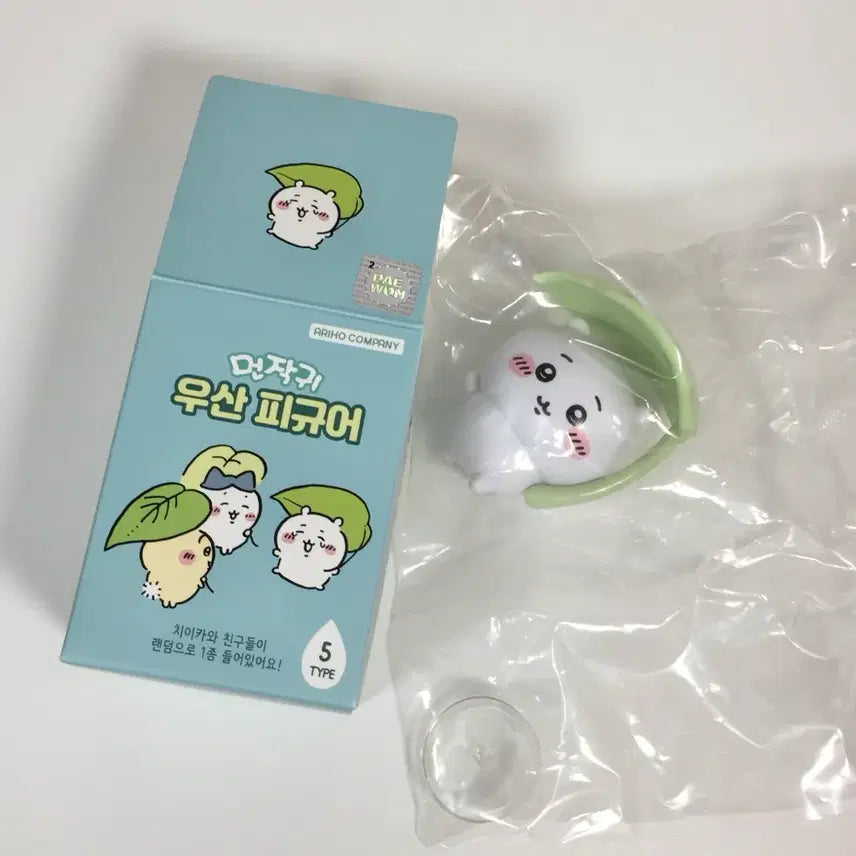 [BUNJANG] Cheekywa Umbrella Raincoat Random Figure Mascot / 먼작귀 치이카와 우산 우비 랜덤 피규어 인형 마스코트