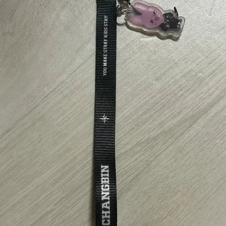 [BUNJANG] Stray Kids Dwaekki Strap / 스트레이키즈 스키즈 나침봉 돼끼 스트랩