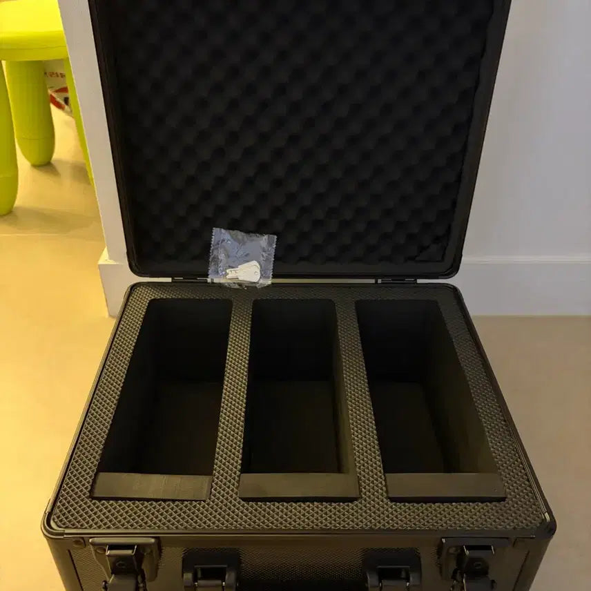 [BUNJANG] PSA/BGS Graded Card 3-Slot Storage Case - Unused / [새제품] psa brg bgs 등급카드 포켓몬 3구 보관함 판매합니다_k2