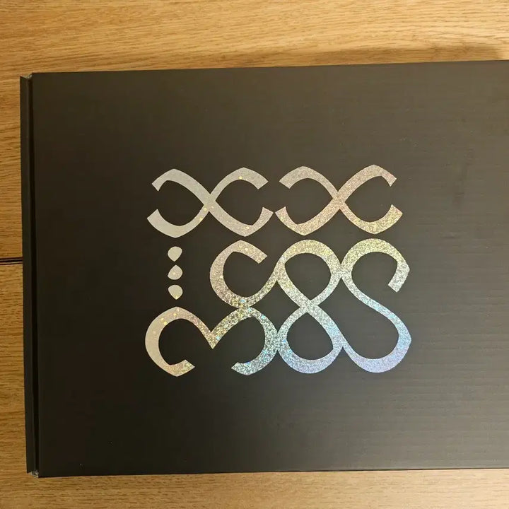 [BUNJANG] BIGBANG 20th Anniversary Exhibition Limited Edition Hologram T-Shirt / 빅뱅 20주년 전시회 리미티드 한정판 홀로그램 티셔츠