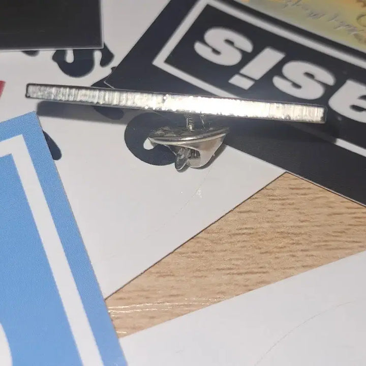 [BUNJANG] Oasis Non-Official Metal Badge &amp; Goods Sticker Bundle / 오아시스 비공식 메탈 뱃지+ 비공굿 스티커 일괄 판매