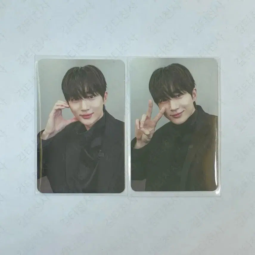 [BUNJANG] Byeon Woo Seok Photocard Photo Essay + Withmu 2 Types / 변우석포카 포토에세이+위드뮤 2종