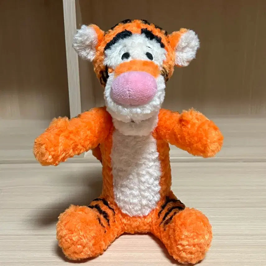 [BUNJANG] Tokyo Disneyland Pooh Tigger Plush Toy / 도쿄디즈니랜드 곰돌이 푸 티거 인형