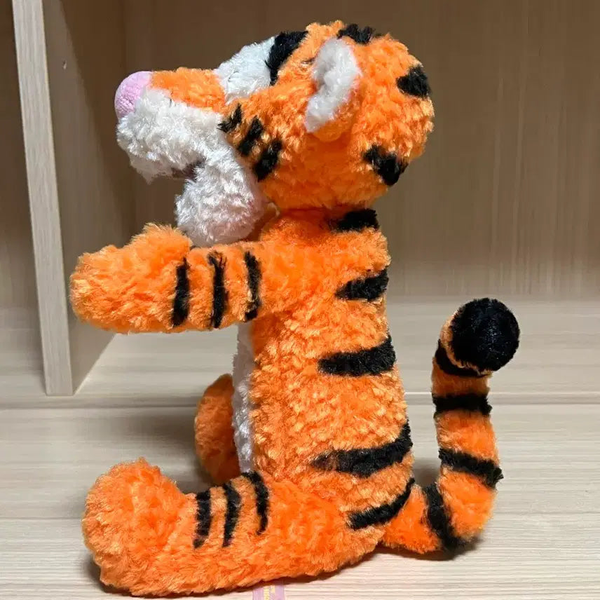 [BUNJANG] Tokyo Disneyland Pooh Tigger Plush Toy / 도쿄디즈니랜드 곰돌이 푸 티거 인형