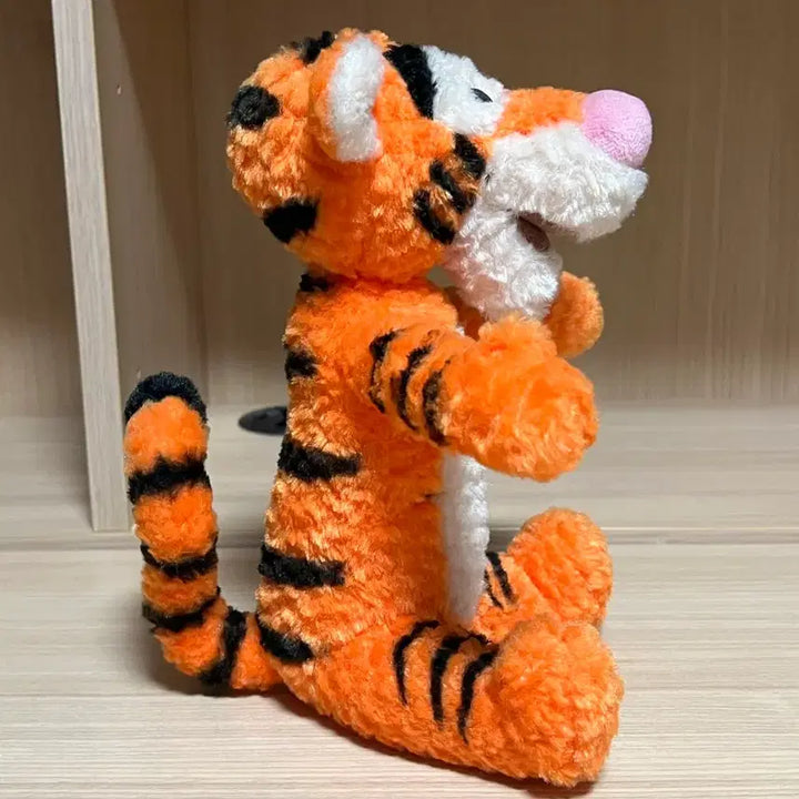 [BUNJANG] Tokyo Disneyland Pooh Tigger Plush Toy / 도쿄디즈니랜드 곰돌이 푸 티거 인형