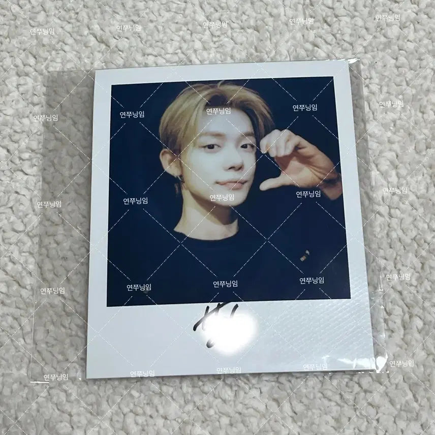 [BUNJANG] TXT Yeonjun Autographed Instant Photo / txt 연준 친필 사인 인스턴트 포토 양도해요
