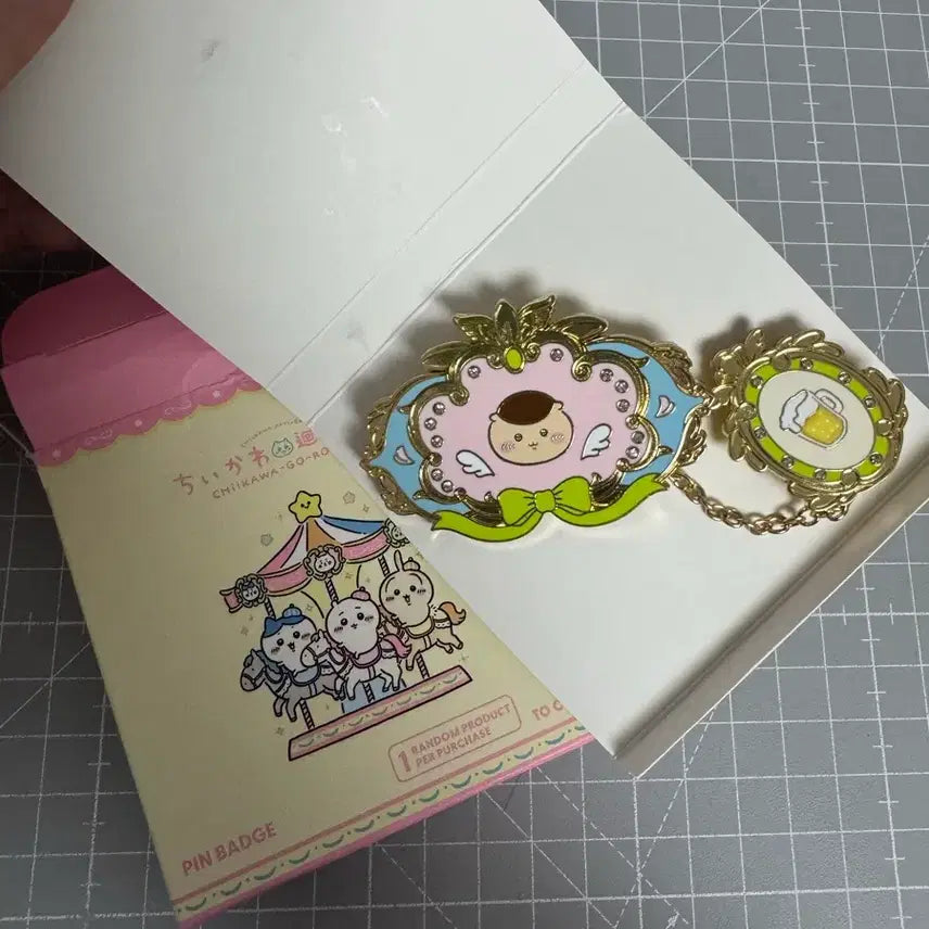 [BUNJANG] Chiikawa Hong Kong Pin Badge Kurimanjyu / 치이카와 홍콩 핀뱃지 쿠리만주