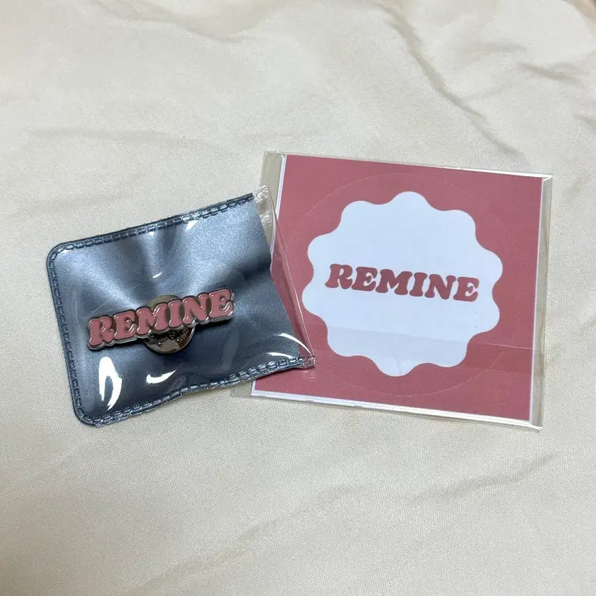 [BUNJANG] Lisanne Limain Fanclub Badge + Sticker Set / 리센느 리마인 팬클럽 뱃지 + 스티커