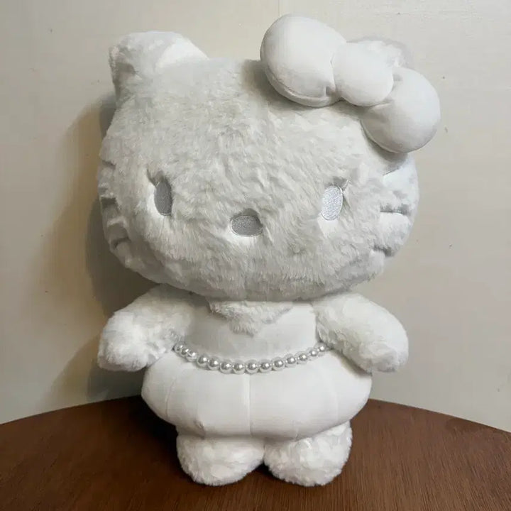 [BUNJANG] BLACKPINK Jisoo x Sanrio Kitty White Large Doll / 블랙핑크 지수 x 산리오 키티  화이티 대형 인형
