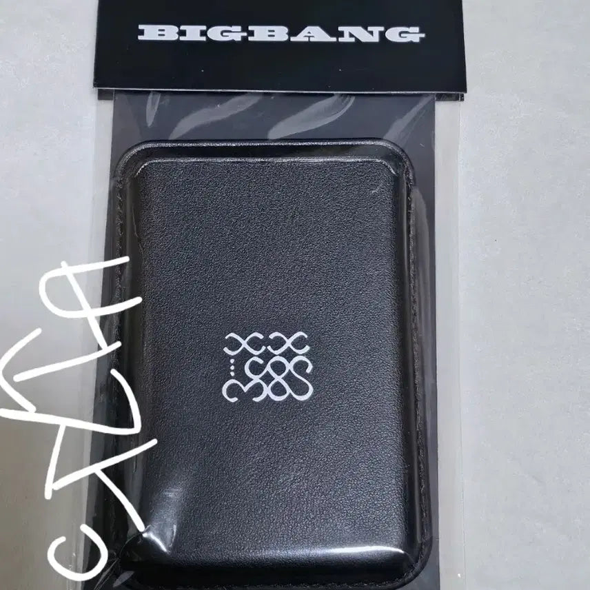 [BUNJANG] Big Bang 20th Anniversary Exhibition Limited Edition MagSafe Wallet / 빅뱅 20주년 전시회 한정판 맥세이프지갑