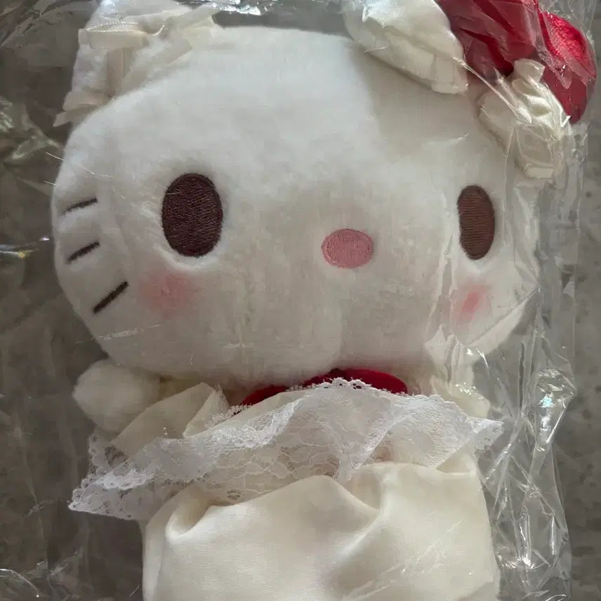 [BUNJANG] Sanrio Sweet Cake Hello Kitty Plush / 산리오 스위트케이크 헬로키티 누이 인형