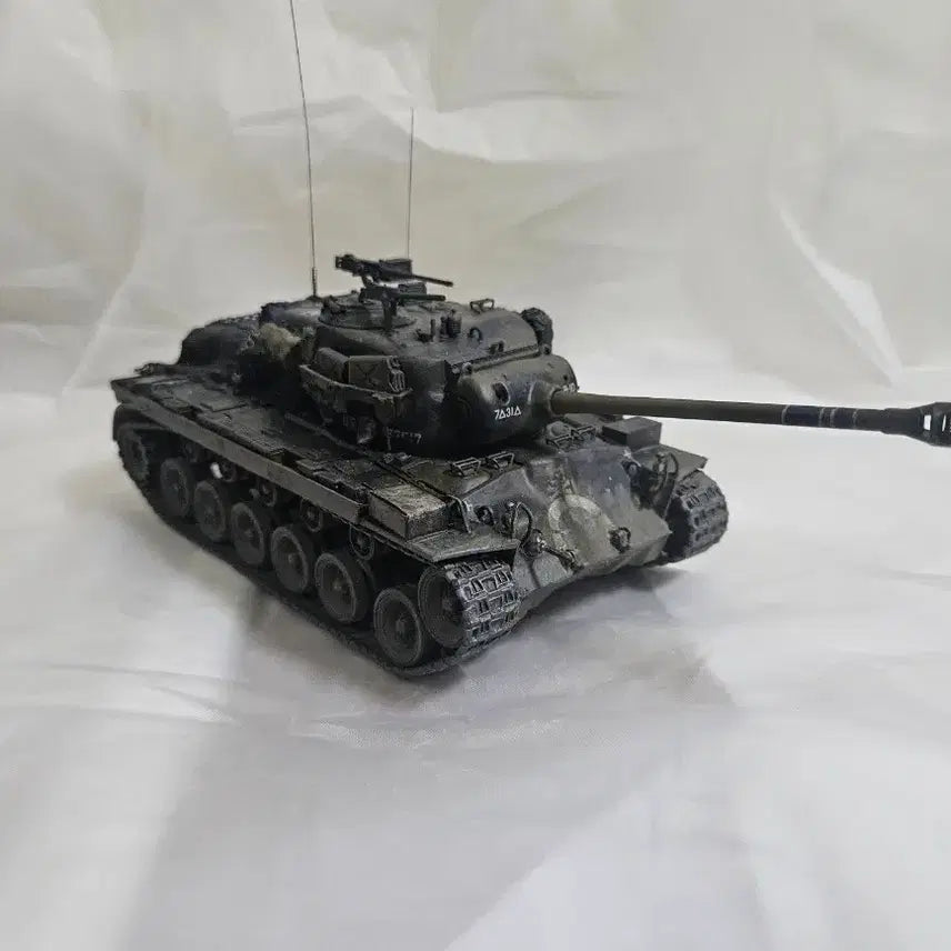 [BUNJANG] M26 Pershing 1/35 Scale Tank Model Kit (Completed) / 급처 M26 퍼싱 1/35 프라모델 완성작 처분