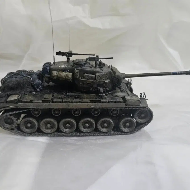 [BUNJANG] M26 Pershing 1/35 Scale Tank Model Kit (Completed) / 급처 M26 퍼싱 1/35 프라모델 완성작 처분