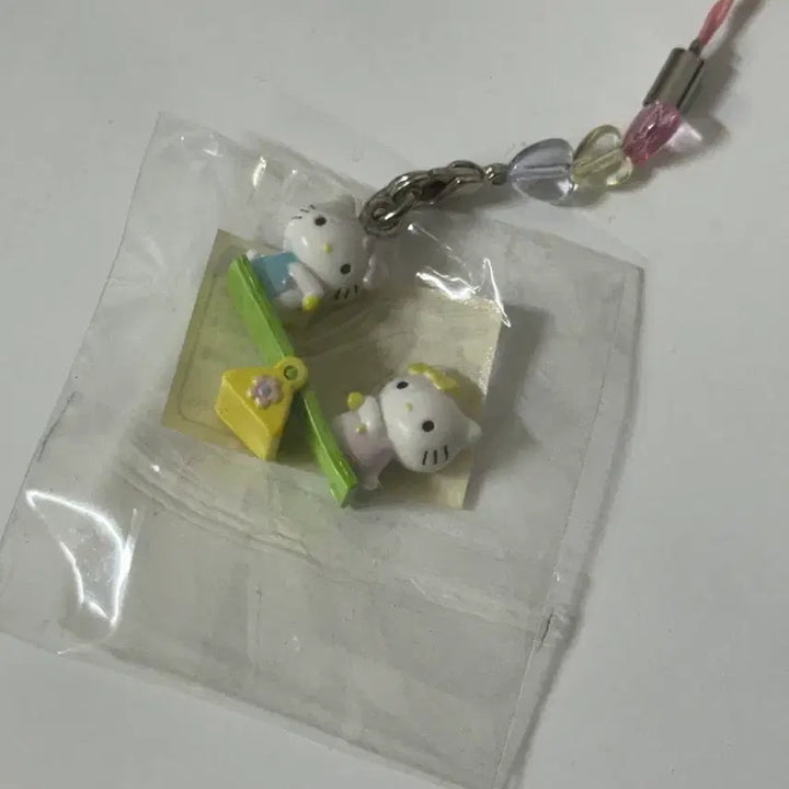 [BUNJANG] Hello Kitty Mimi Strap Keychain Seesaw Playground Kindergarten Vintage / 미개봉 고전 키티 미미 스트랩 키링 시소 놀이터 유치원 빈티지