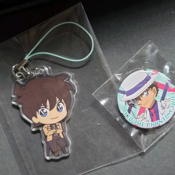 [BUNJANG] Detective Conan Shinichi Kudo Kaito Kid Keyring &amp; Badge Bundle Set / 명탐정 코난 남도일 키링 괴도키드 뱃지 일괄 판매