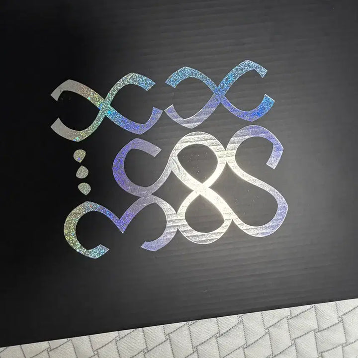 [BUNJANG] BIGBANG Exhibition Limited Edition Hologram T-Shirt / 빅뱅 전시회 한정판 홀로그램 티셔츠