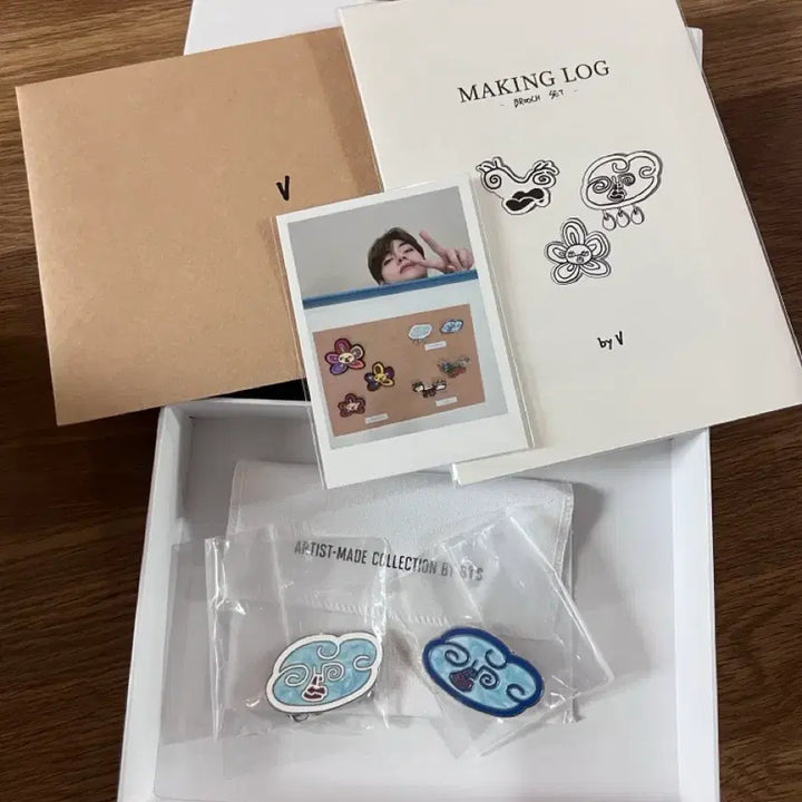 [BUNJANG] BTS Artist-Made Collection V Brooch Set / 방탄 아티스트 메이드 컬렉션 뷔 v 브로치 세트