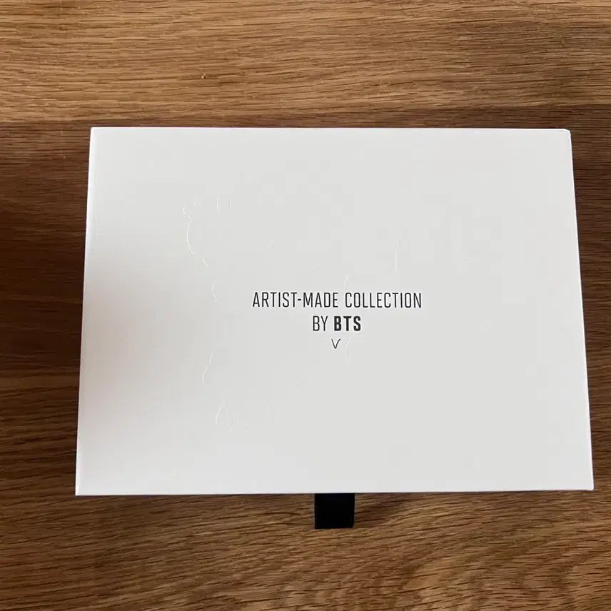 [BUNJANG] BTS Artist-Made Collection V Brooch Set / 방탄 아티스트 메이드 컬렉션 뷔 v 브로치 세트