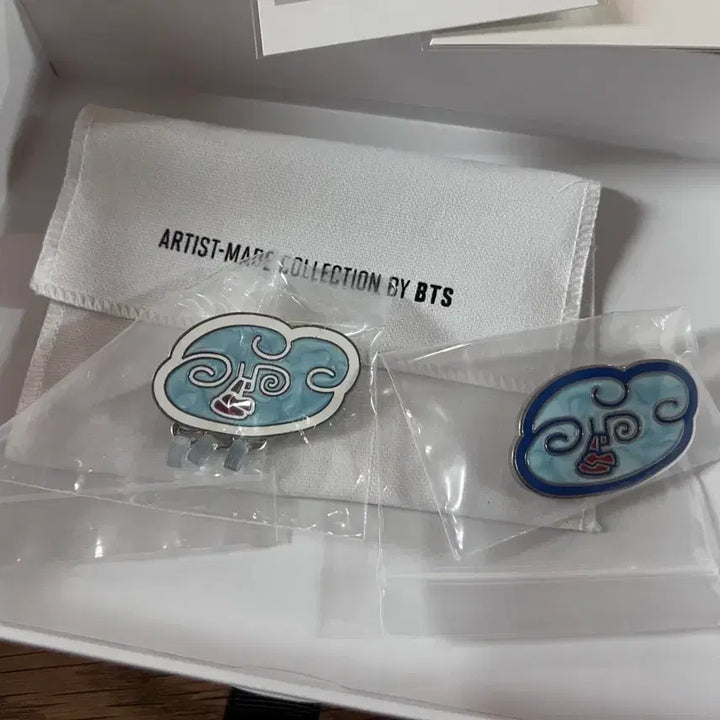 [BUNJANG] BTS Artist-Made Collection V Brooch Set / 방탄 아티스트 메이드 컬렉션 뷔 v 브로치 세트