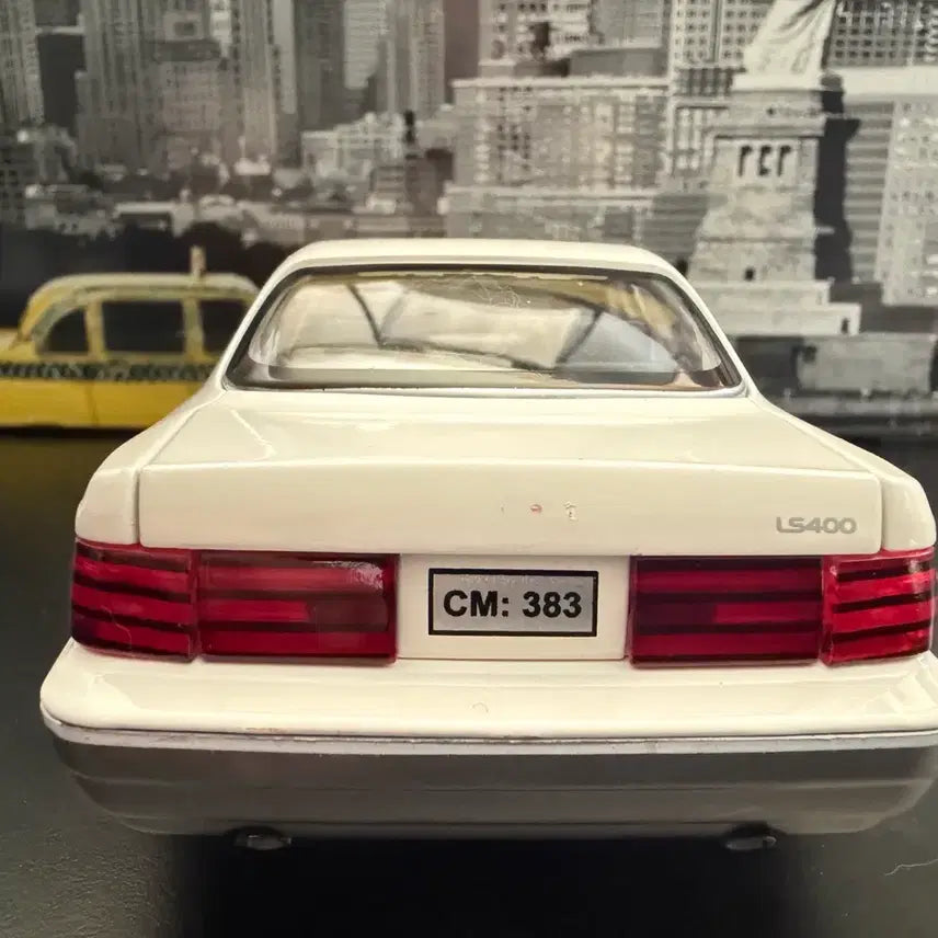 [BUNJANG] 1/24 Lexus LS400 Diecast Model (6-Door Full Open) / 1/24 렉서스 LS400 올드카 다이캐스트 (6도어 풀오픈)