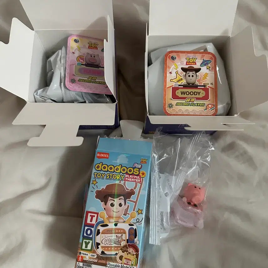 [BUNJANG] Toy Story Bundle Set: Woody, Ham, Hiper Keychain, Turntable Record Figure / 일괄) 토이스토리 키링 히퍼, 턴테이블 레코드 피규어 우디 햄