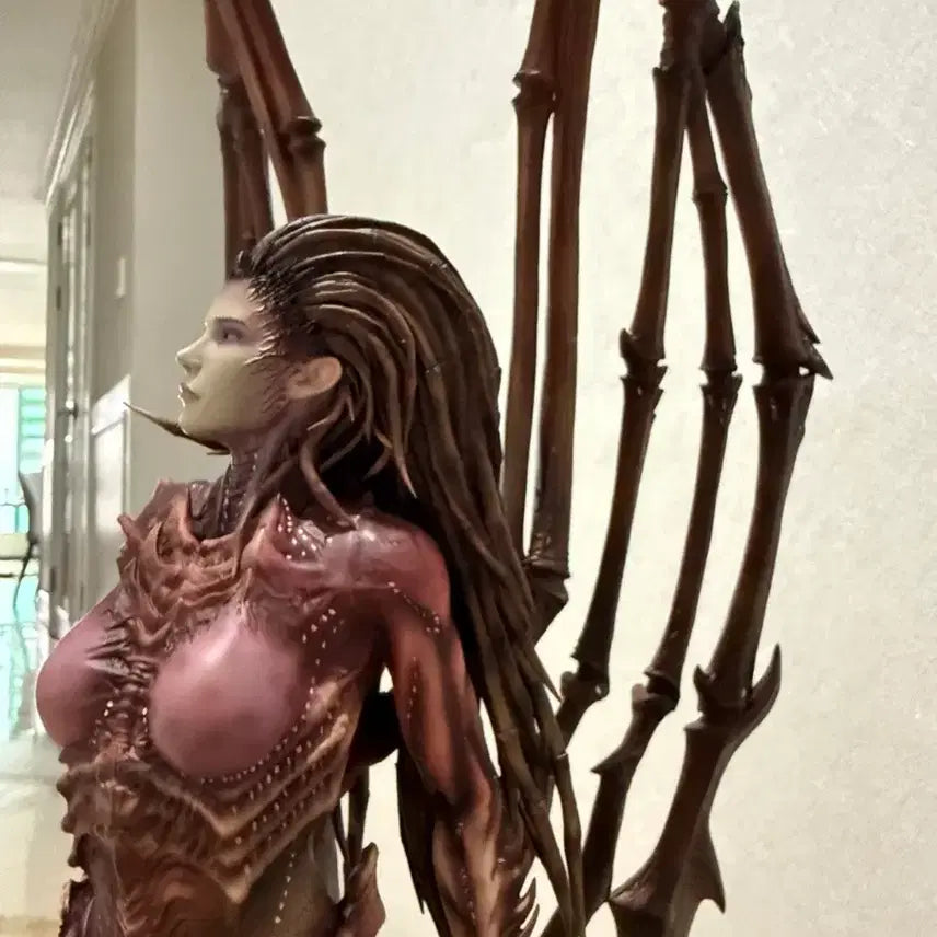 [BUNJANG] Kerrigan Resin Figure / 케리건 피규어