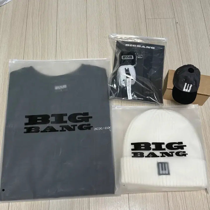 [BUNJANG] Bigbang Cosmos T-Shirt Black M / 빅뱅 전시회 코스모스 티셔츠 블랙 m
